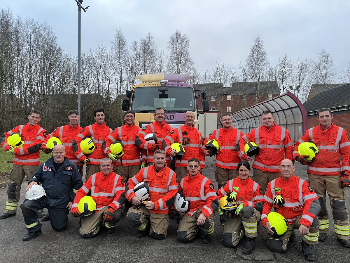 GLTechRescue's tweet photo. Last few Heavy Rescue Operators (HRO) courses for @StaffsFire,based around their new ERP appliances. 
New equipment, best practice and rescue techniques specifically for #heavyrescue 
62 HRO competent staff ready to go on the run in Staffordshire👍 #relocation #exit #rescue https://t.co/lUg8yoMYDH
