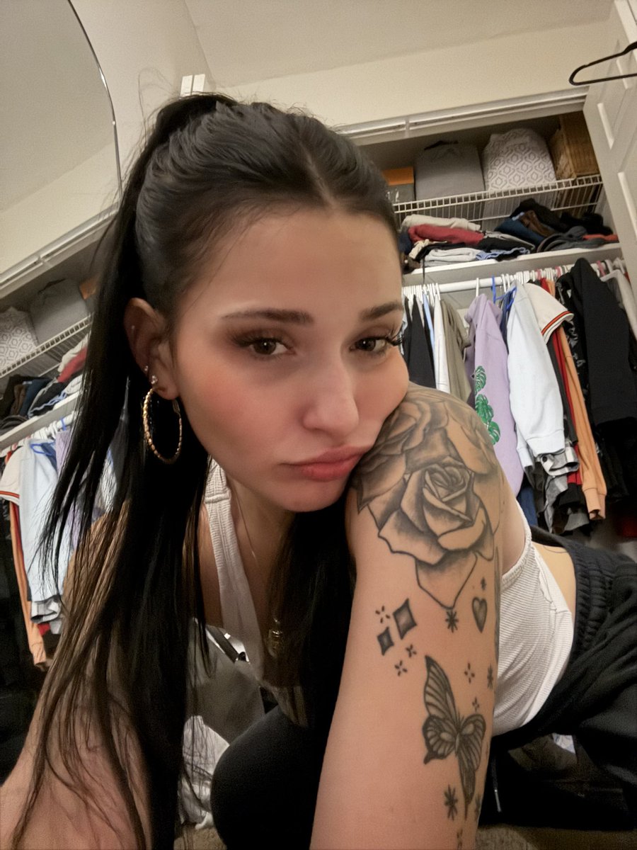 __Baby_K1's tweet photo. energetic btch aint nothing bout her lazy🥰 #imlying #lazyasf https://t.co/rlShJoz36s