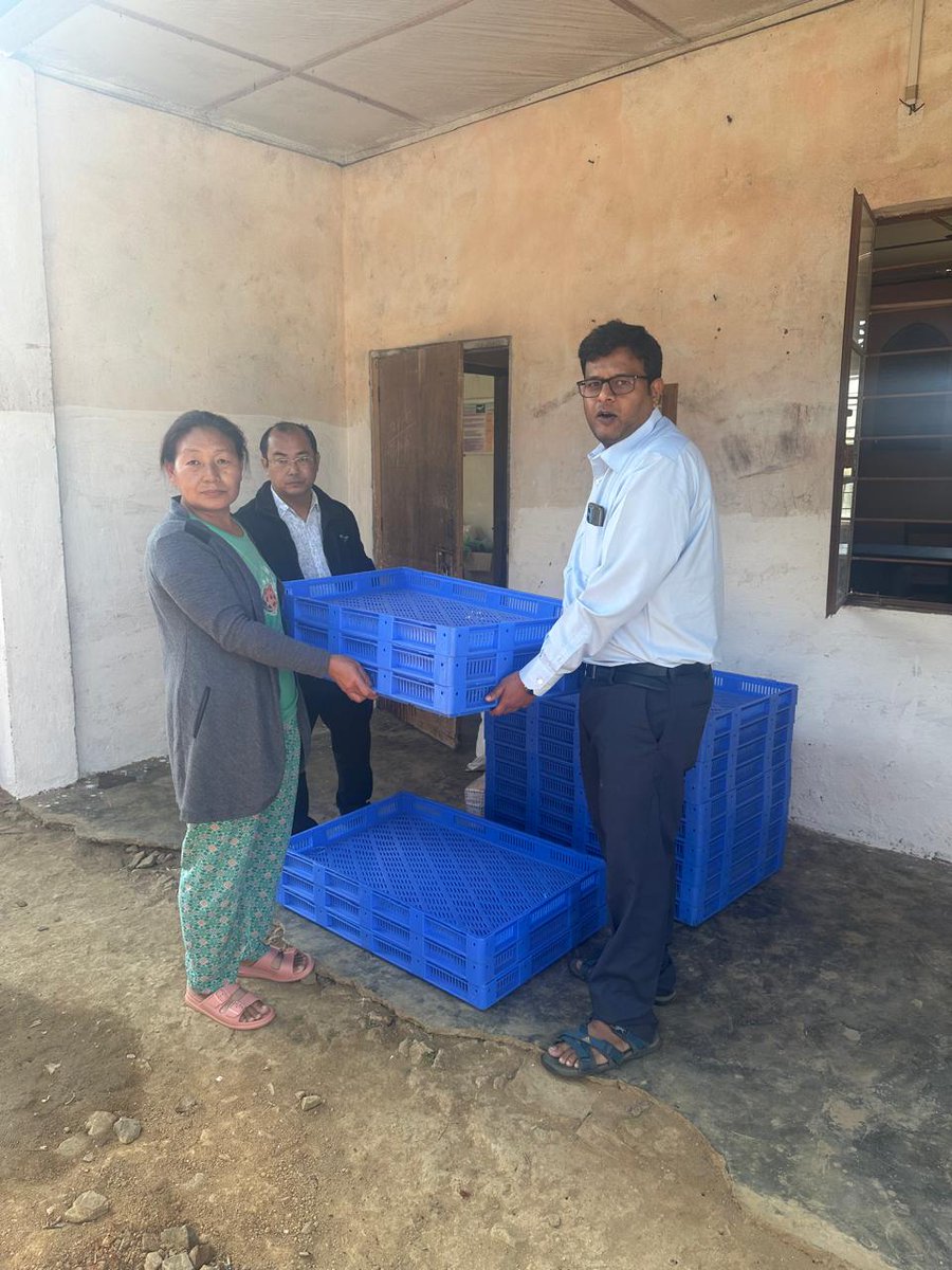 CmertiCsb's tweet image. A 3-day Training program on Tapioca-Based Ericulture was held at Kobulong, Mokokchung, Nagaland, from December 9-11, 2024. The program was led by Dr. Vijay N, Scientist with 65 farmers enthusiastically participating to learn about Ericulture and Tapioca management.
#Tapioca#Eri