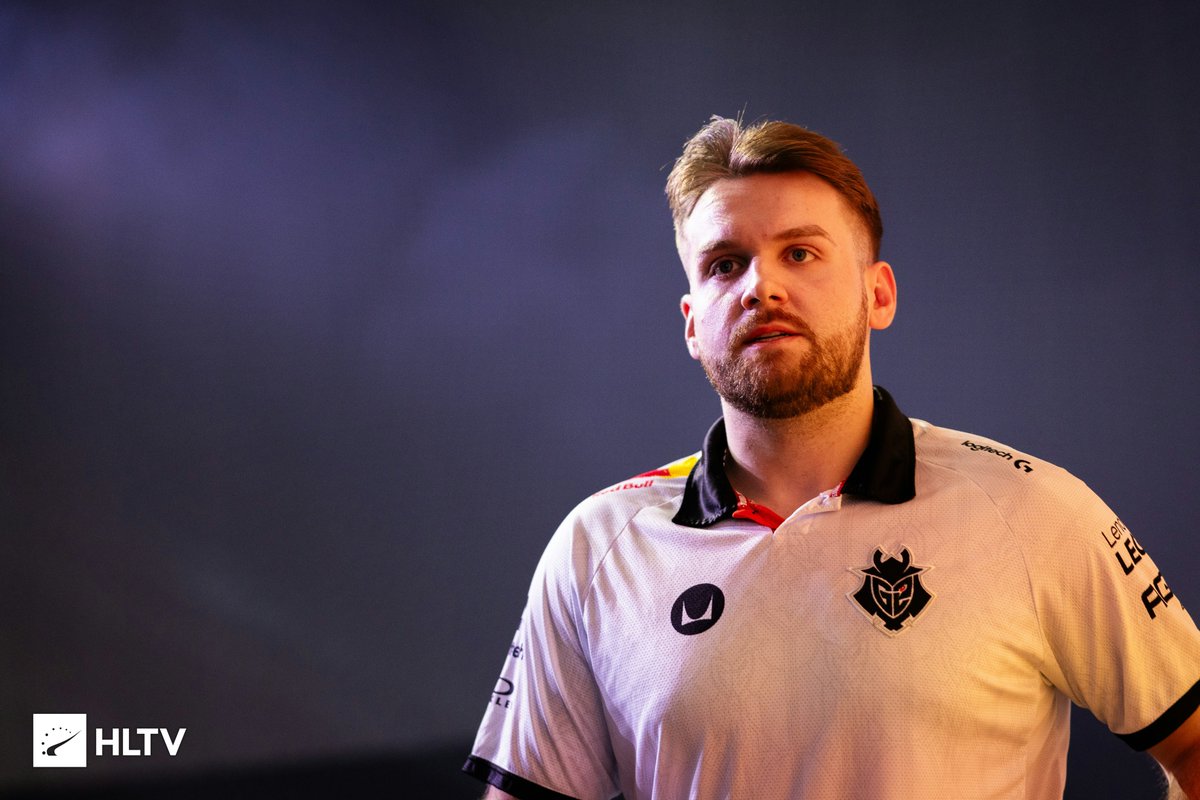 Il a fallut 1 round, 1 fucking round deagle de niko pour déverouiller G2 - 20 kills au compteur sur le 2nd side 211 d'ADR bordel.

3ème carte : MIRAGE

Balle au centre et on vit ça ensemble 🟠 TWITCH/AUNNI