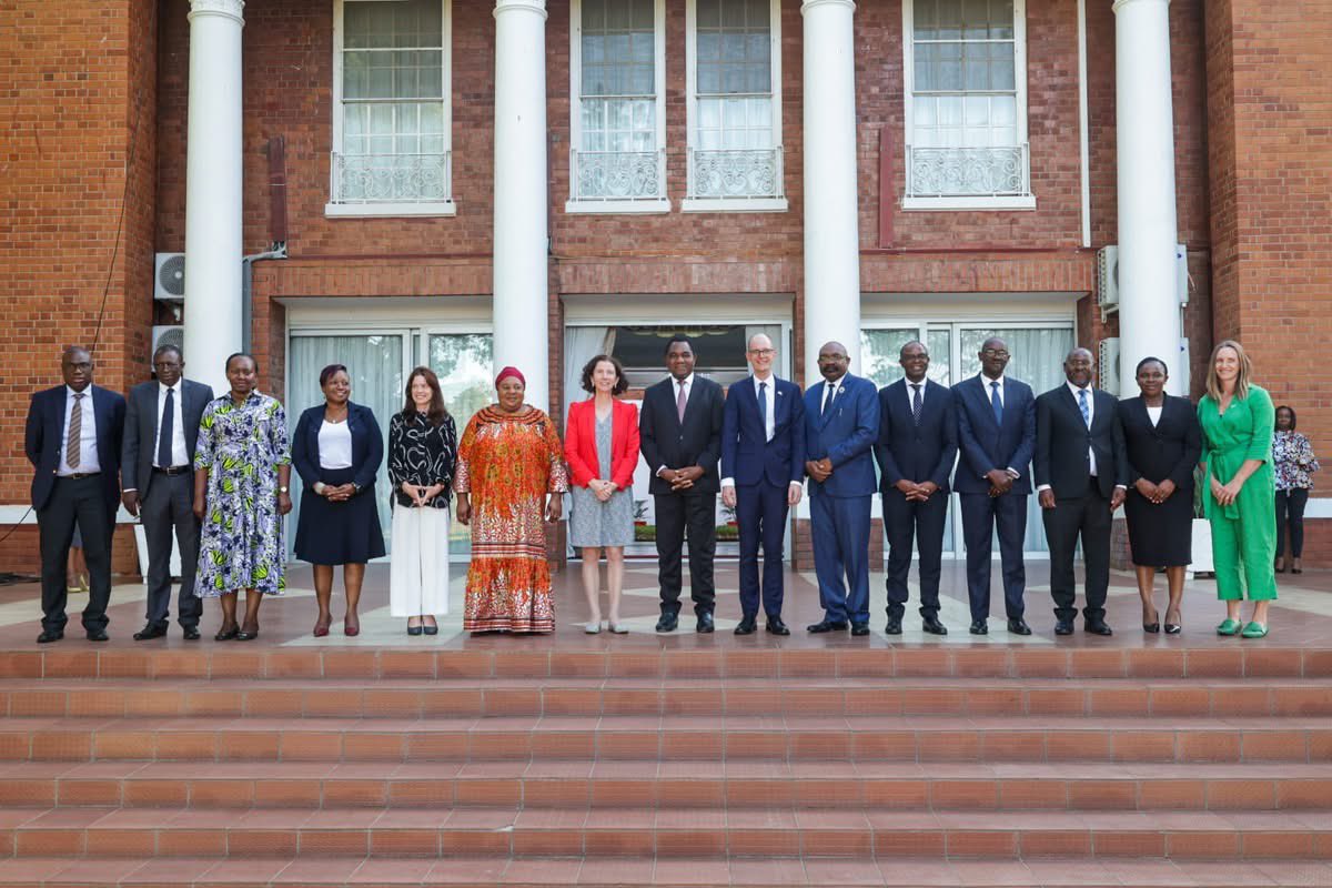 HHichilema's tweet photo. The historic đżđČ-đŹđ§ties continue to grow. A pleasure hosting UK Minister @AnnelieseDodds Discussed economic growth via #GreenGrowthCompact & signed agreements including energy & climate. Thanked the #UK for drought aid & look forward to deeper cooperation in trade & investmentđżđČđŹđ§ https://t.co/3fesOChbbZ