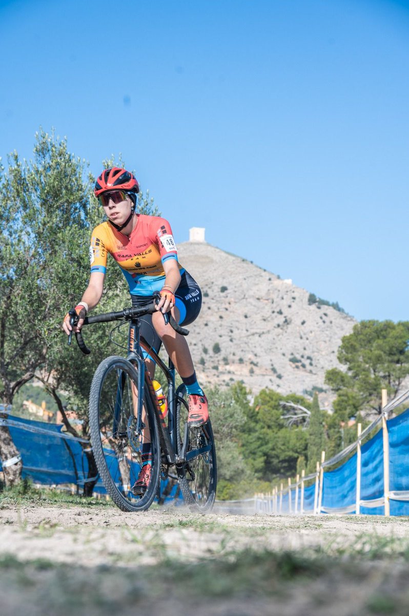 Melisa Gómiz contará en 2025 en el Valverde Team Femenino con Adriana Segura, María Ivars, Leyre Toledo y Ana García

Izan Monroig continúa en la escuadra masculina y llega del Ulevel-Frutamine Kevin Fernández <a href="/Valverde_Team/">Valverde Team-Ricardo Fuentes</a>
<a href="/MelisaGomiz/">Melisa Gómiz</a>
<a href="/CCAlmoradii/">ClubCiclistaAlmoradi</a>

alicanteconelplatogrande.com/2024/12/13/mel…