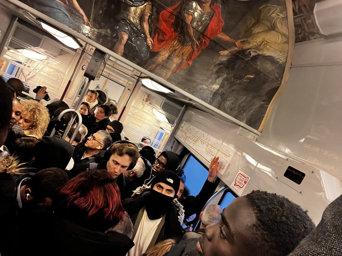 BelleghemEric's tweet photo. @RERC_SNCF Quelle honte de faire vivre des conditions pareilles à ces concitoyens pour préserver ses avantages personnels #cheminots https://t.co/JPvwm6S4cm