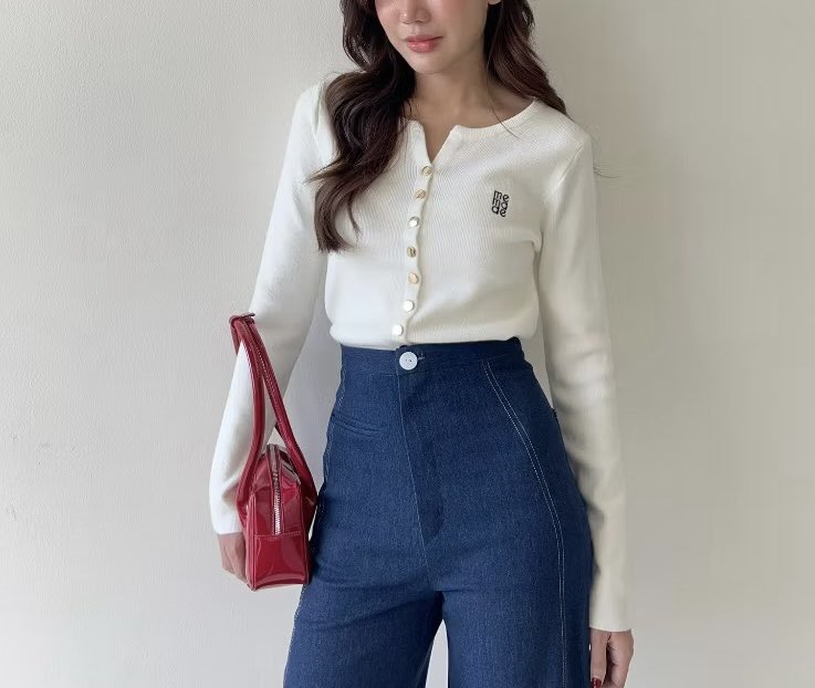 เสื้อคาร์ดิแกน กระดุมทอง Gummi Cardi
~~ s.shopee.co.th/4pzAEbGxk8

#เสื้อ #เสื้อกันหนาว #เสื้อแขนยาว #เสื้อผ้า #เสื้อผ้าสไตล์เกาหลี #ช้อปปี้ถูกชัวร์ #ช้อปปี้ป้ายยา #shopee #ShopeeTH