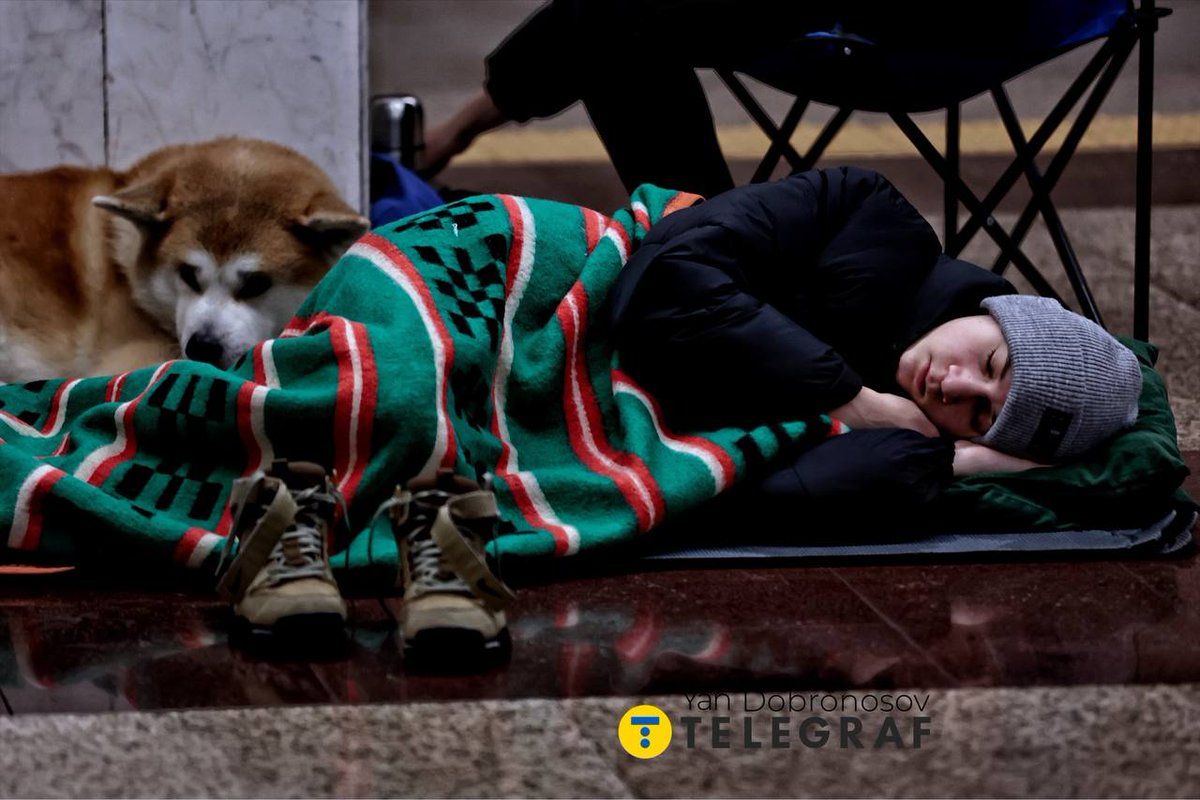 Gerashchenko_en's tweet photo. Kyiv. The subway is used as a shelter.

Instead of good sleep and school, our kids hide from missiles.

📷: Yan Dobronosov/Telegraf https://t.co/N9DClabG21