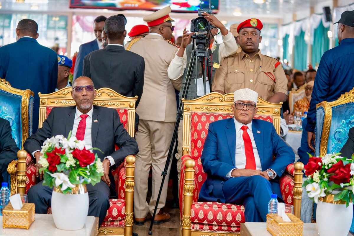 JustAidarus's tweet photo. President Muse Bihi who has ruled Somaliland for the last 7 years has handed over the presidency to Mr.@Abdirahmanirro https://t.co/3qGzecWt9i