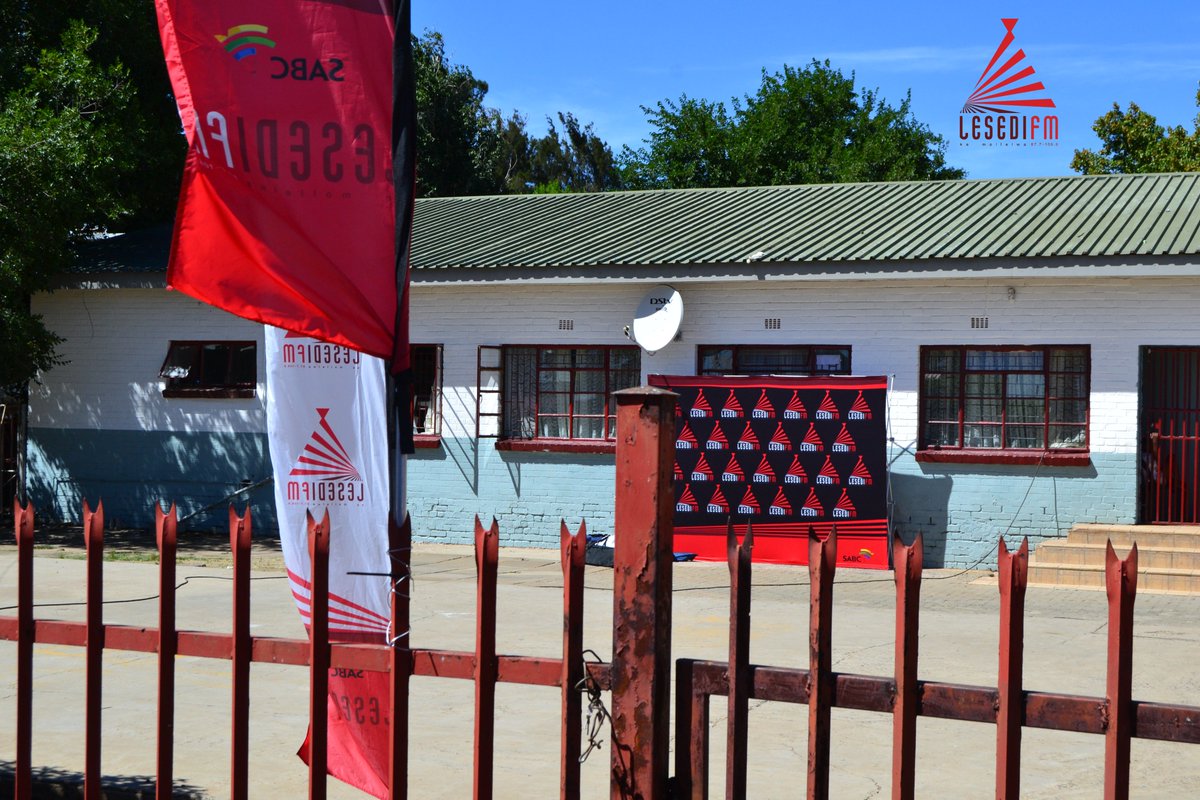 LesediFM's tweet photo. Kajeno re hasa #Itlhabolle le Tholoana Moletsane #IphahamisengChildAndYouthCentre #BathoLocation #Bloemfontein #GiftOfTheGivers #SABCCSI https://t.co/8Br4Eq486o