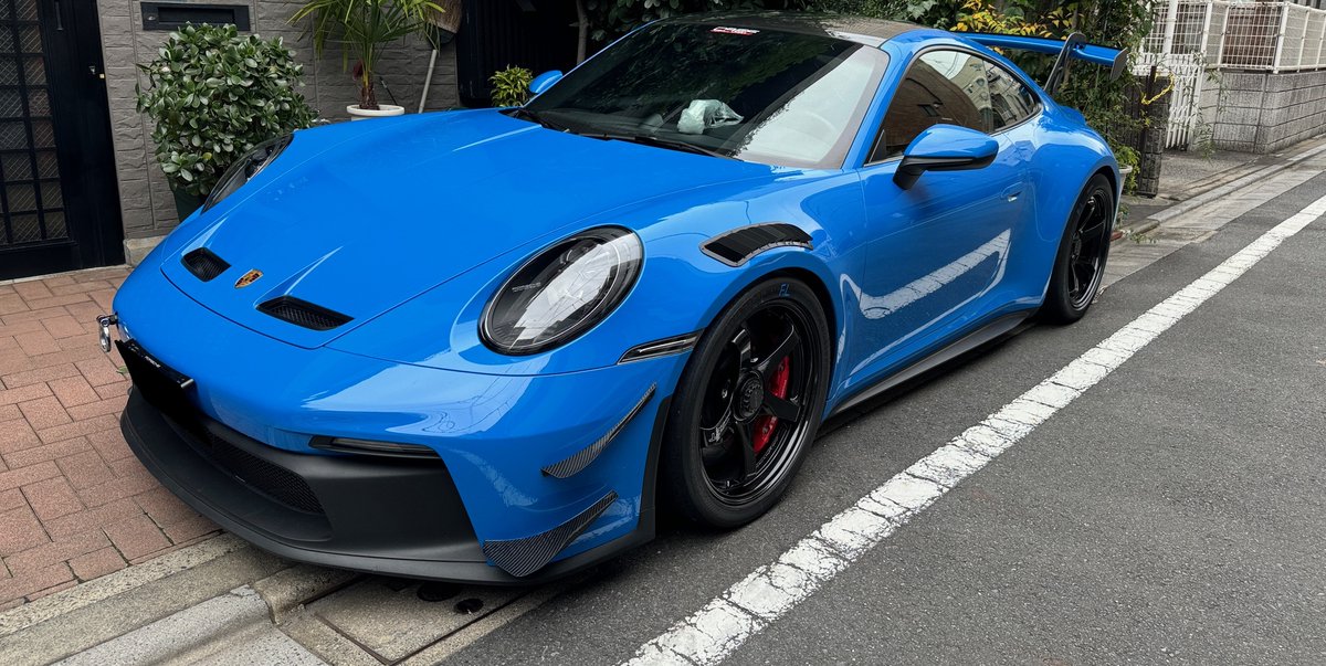 CREF_MotorSport's tweet photo. 992GT3も穴開けちゃいました。

見た目もなかなかカッコいい！

#porsche #airduct #aerodynamics #ポルシェ #エアダクト #空力 #992gt3 #cref #クレフ #エアアウトレット https://t.co/2cjTwi12y4