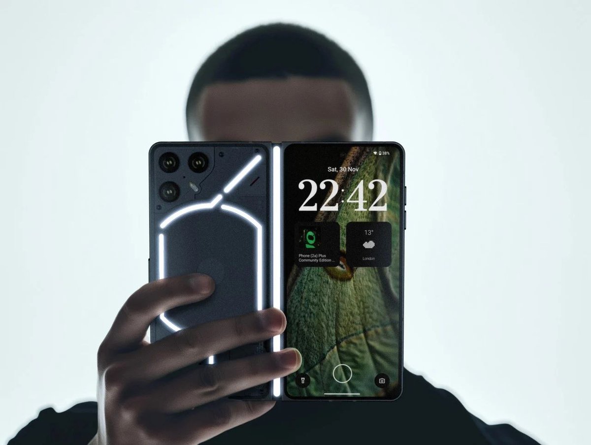 gizmochina's tweet photo. Nothing Fold (1) Concept Render brings Glyph LED to the Hinge
https://t.co/a3FNOU1Rie
#Nothing #NothingFold https://t.co/nOms3cz1DK