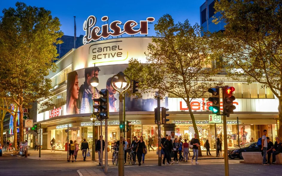 newsgreenstreet's tweet photo. Exclusive: Midstad snaps up €47m Berlin Signa asset | Marie-Noelle Sbresny @michaelminarzik 

https://t.co/AQzwRpy5Jd https://t.co/FgMWjrbK8L
