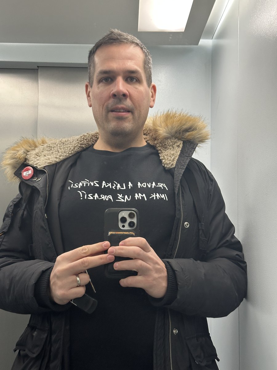 fpetko's tweet photo. NEHULIAKAJME UŽ NA SEBA, PROSÍM🙏 ALE BUĎ AKO HABERA, UROB NIEČO😊 Potrebujeme začať makať na krajine, ceste k sebe a spoločnosti, inak nám deti odídu a ocitneme hlúpi, rozhádaní a bezmocne-starí v hladovej doline Európy (alebo božeochraňuj Ruska).
#nebudemeticho
#zobertonaseba https://t.co/udnLviGRPA