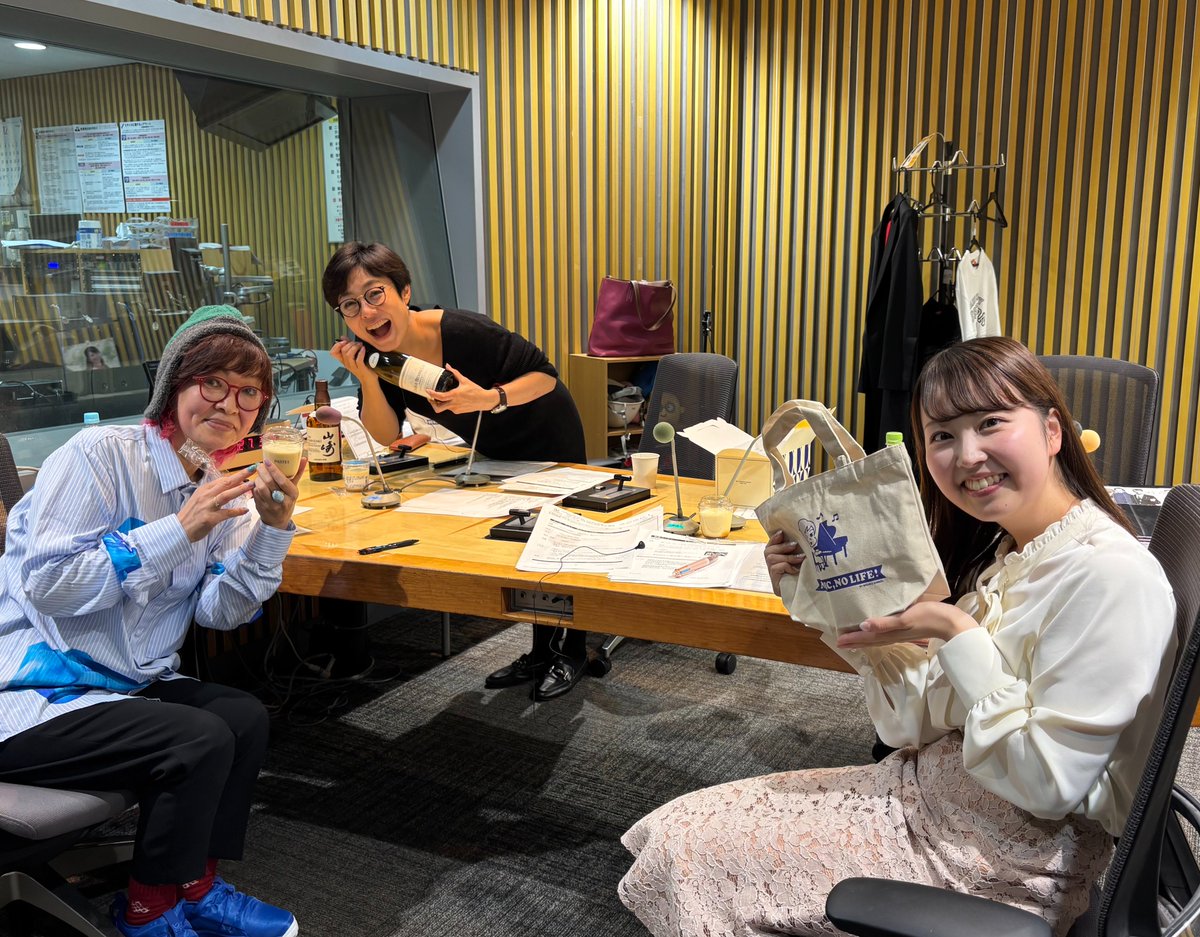 udonoradio's tweet image. きょう12/13(金)の #うどらじ
#清水ミチコ(@michikoshimizu)さんが生登場🙌

❖モノマネに自信を持ったきっかけは？
❖有働さんへのモノマネ伝授も🗣️

🗓️1/2(木)16時~ ＠日本武道館
「清水ミチコ万博 〜ひとりPARADE〜」開催🎤

#ビバリー昼ズ 
📻radikoタイムフリー
➡️radiko.jp/share/?sid=LFR…
