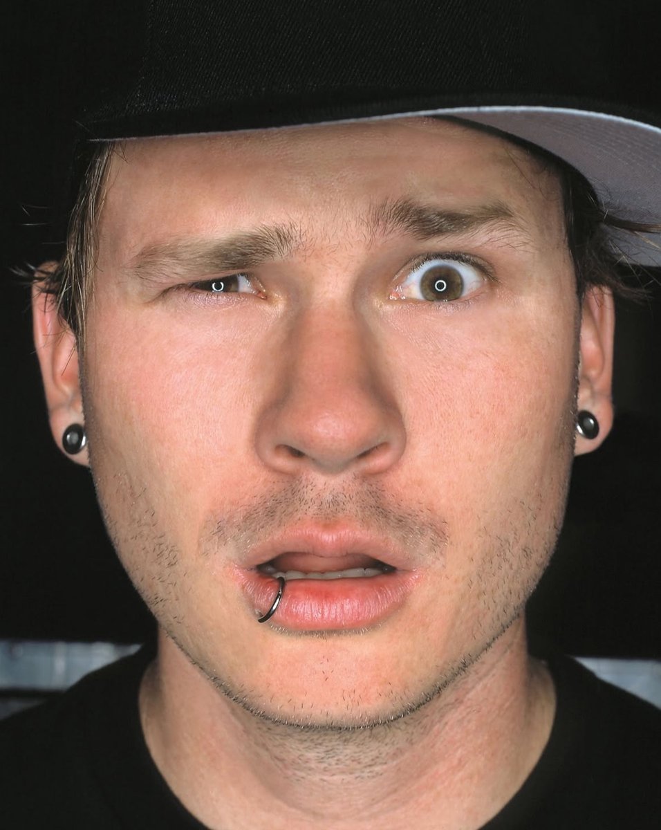 hourlydelonge's tweet image. happy birthday tom! 🎉🎂