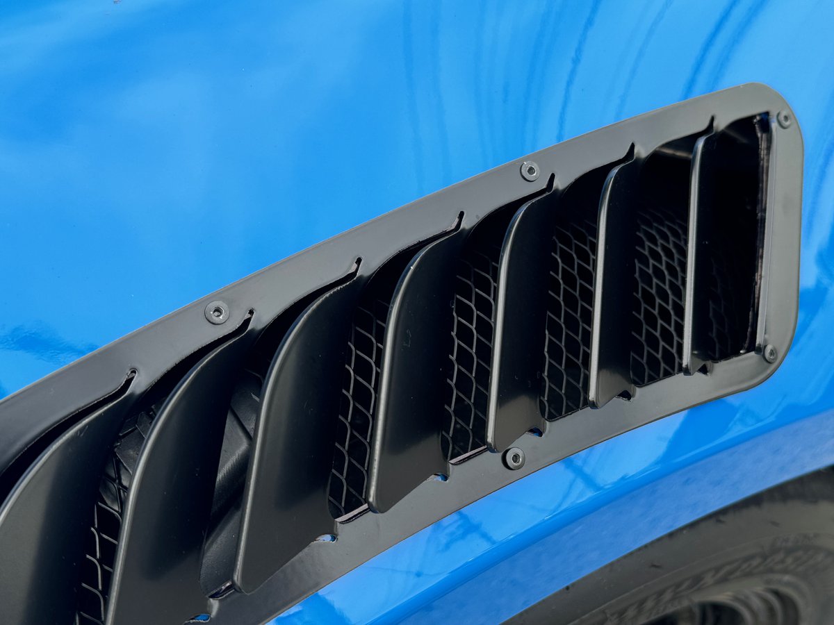 CREF_MotorSport's tweet photo. 992GT3も穴開けちゃいました。

見た目もなかなかカッコいい！

#porsche #airduct #aerodynamics #ポルシェ #エアダクト #空力 #992gt3 #cref #クレフ #エアアウトレット https://t.co/2cjTwi12y4