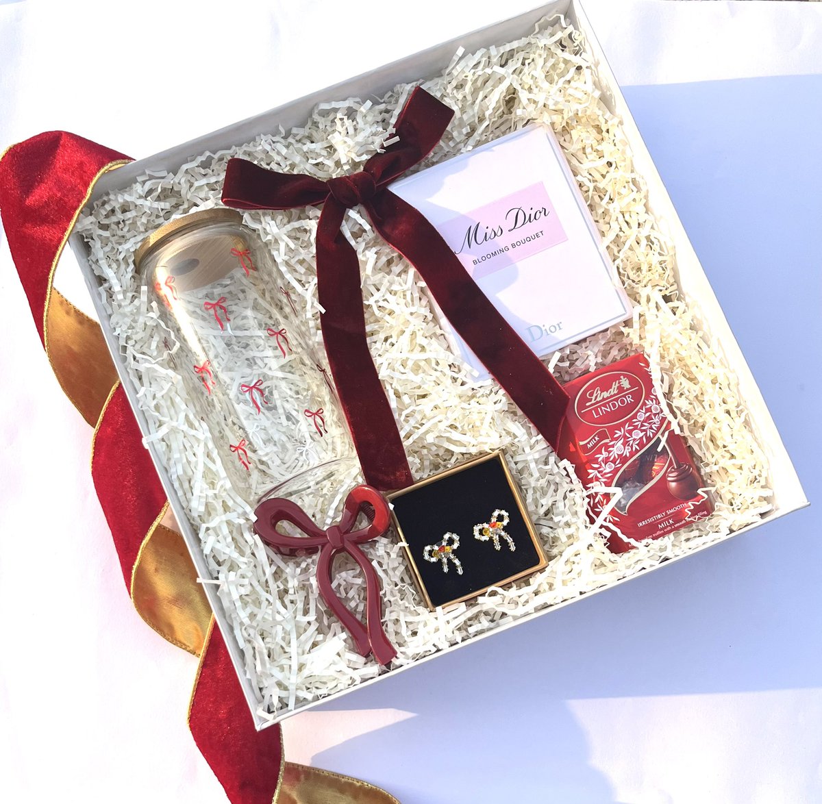 Daniyelle19's tweet photo. I have a lot of gorgeous gift sets and hampers available this Christmas. If this appears on your TL. Please help RT 🥹🙏🏾🙏🏾🙏🏾🙏🏾 https://t.co/XkdGELUMvi