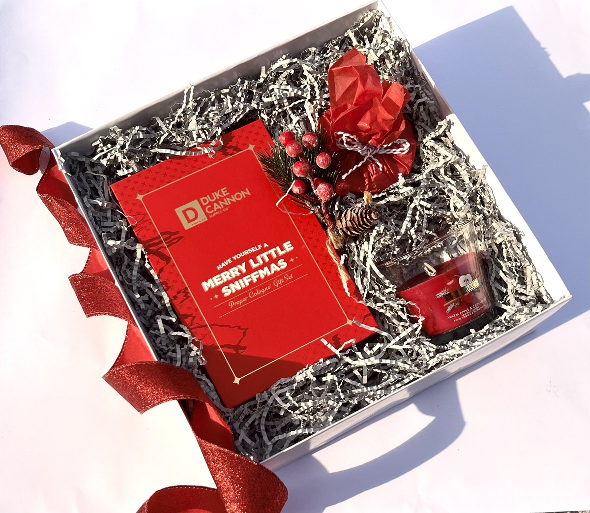 Daniyelle19's tweet photo. I have a lot of gorgeous gift sets and hampers available this Christmas. If this appears on your TL. Please help RT 🥹🙏🏾🙏🏾🙏🏾🙏🏾 https://t.co/XkdGELUMvi