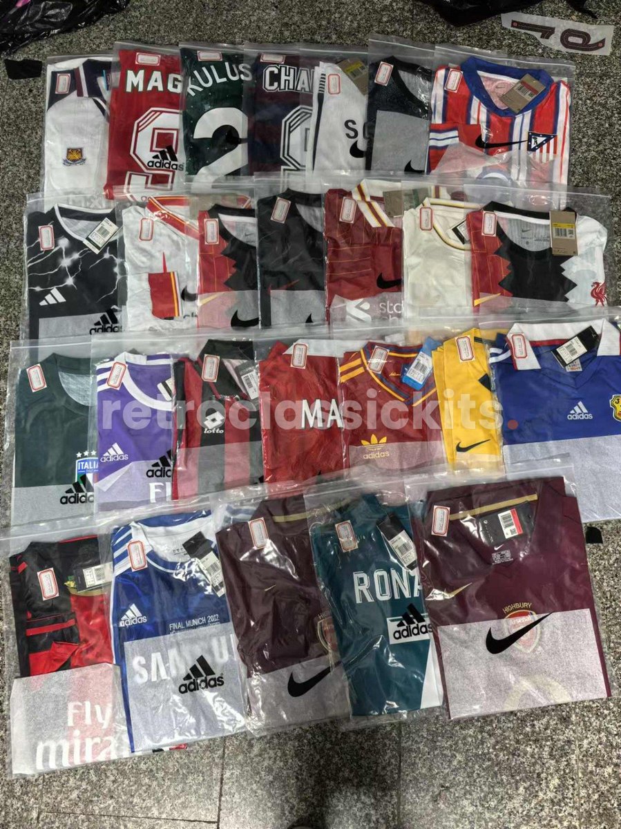 KitLegacy's tweet image. Orders Shipped to Customer! ✈️

- Free Shipping Across the Globe
- Custom Name &amp;amp; Number Printing Available
- Shirts Starting at Just €25

#retroclassickits #classicfootballshirts #footballjersey #footballkits