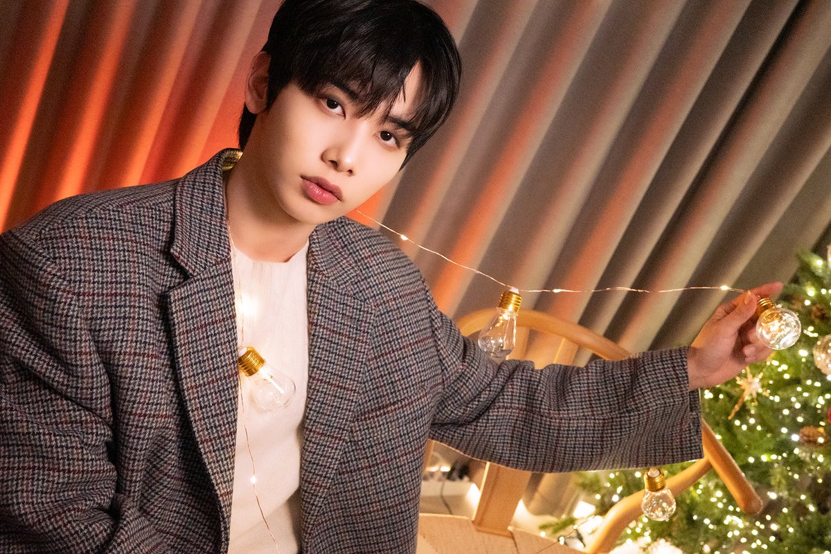 AIMERS_AMRS's tweet photo. AIMERS Winter Special Single 【또 한번의 겨울】
Concept Photo #SEUNGHYUN

🎄2024.12.18 6PM (KST) 🤍

Pre-Order ➡️https://t.co/MgM4DMRUvW

#AIMERS #에이머스 #또한번의겨울 #승현
#Confetti #AIMERS_Confetti https://t.co/Rv3AdppLuZ
