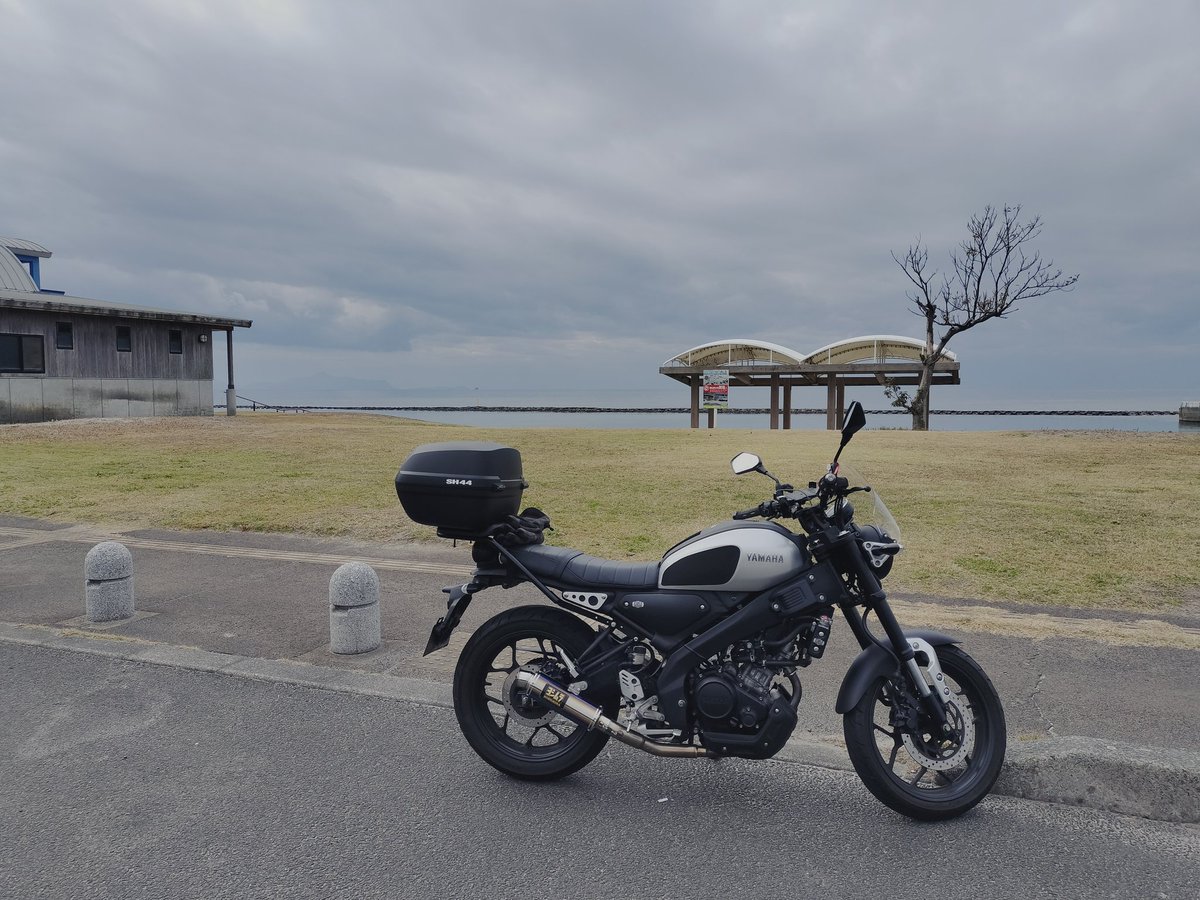 harumarict1250's tweet photo. 曇天の中、吹上浜へプチツーリング。市来えびす市場で月日貝６枚３００円な���て素敵♫ https://t.co/ACyqjsuQtH