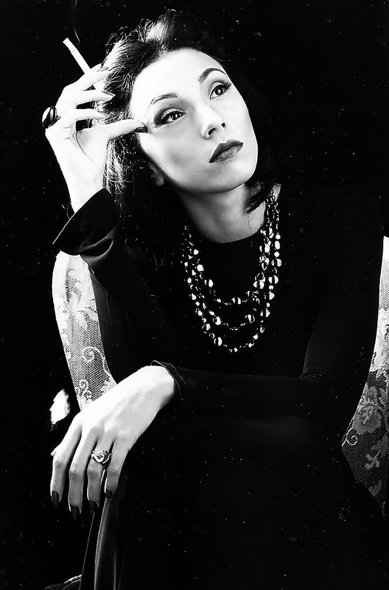Nata il 10 dicembre del 1920, Clarice Lispector è morta sempre a dicembre: il 9 del 1977. In ogni parola della scrittrice brasiliana, nata in Ucraina, batteva il cuore incandescente e sensibile di una donna che non smette mai di incantare con i suoi libri