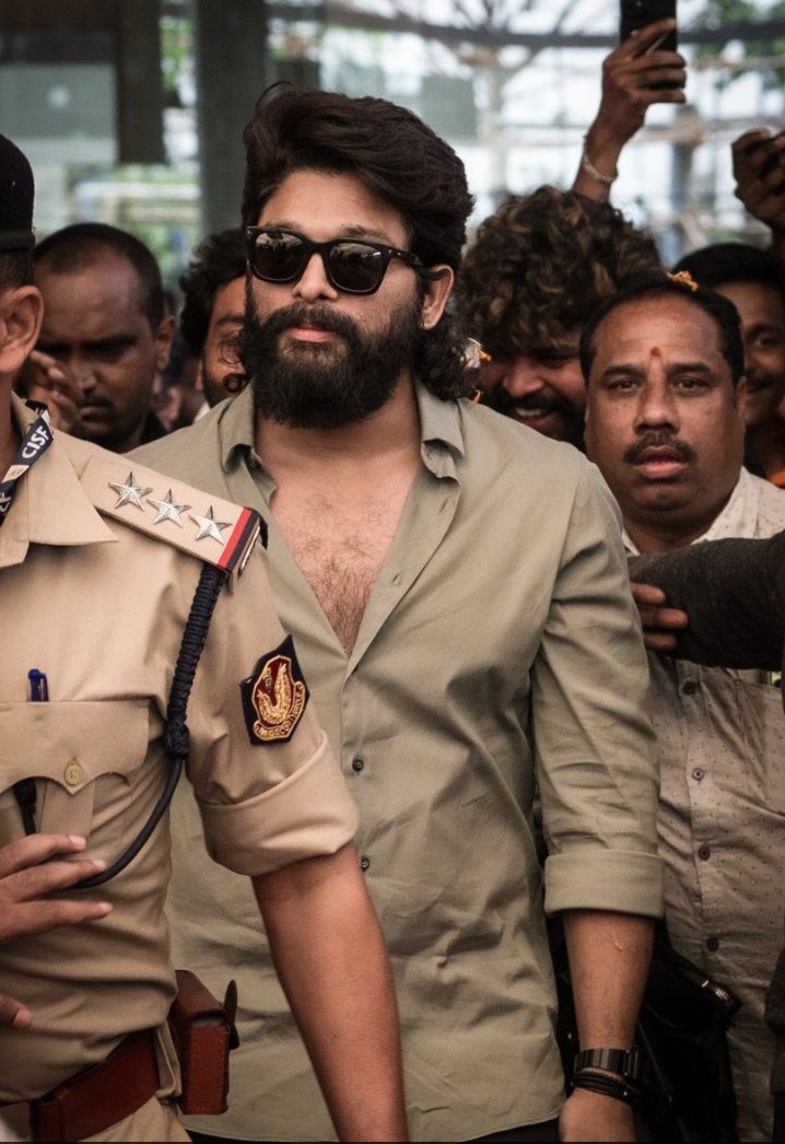 🚨Big Breaking 🚨 

अल्लू अर्जुन गिरफ्तार हो गए।
इसमें Allu Arjun की क्या गलती है लोग खुद मरने चले जाते हैं।
#AlluArjunArrest