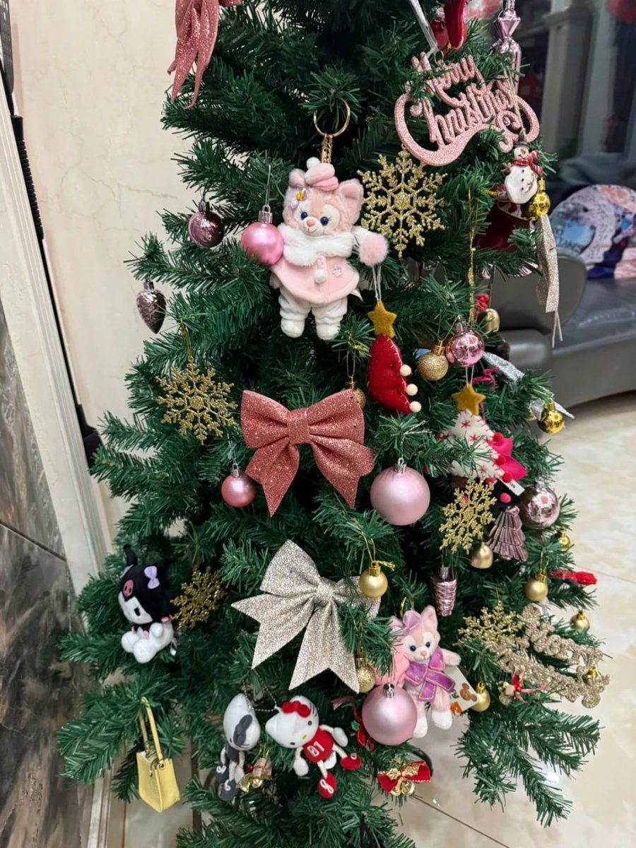 komplex06's tweet image. Christmas isn’t just a day, it’s a frame of mind 🎄🎅🏻  
— Valentine Davies —-