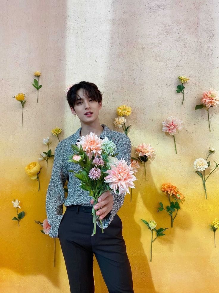 #민원 #미넌

-형 오늘 우리 1주ㄴ....

연애 1주년을 맞아 꽃을 들고 어누 집으로 어누를 데리러 온 밍그