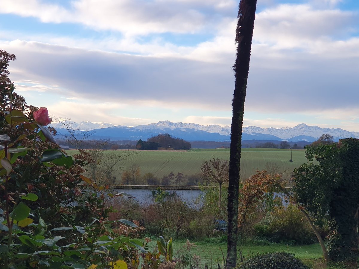 sarahbeattiegra's tweet image. Fabulous mountains today. #TheViewFromHere #RightNow