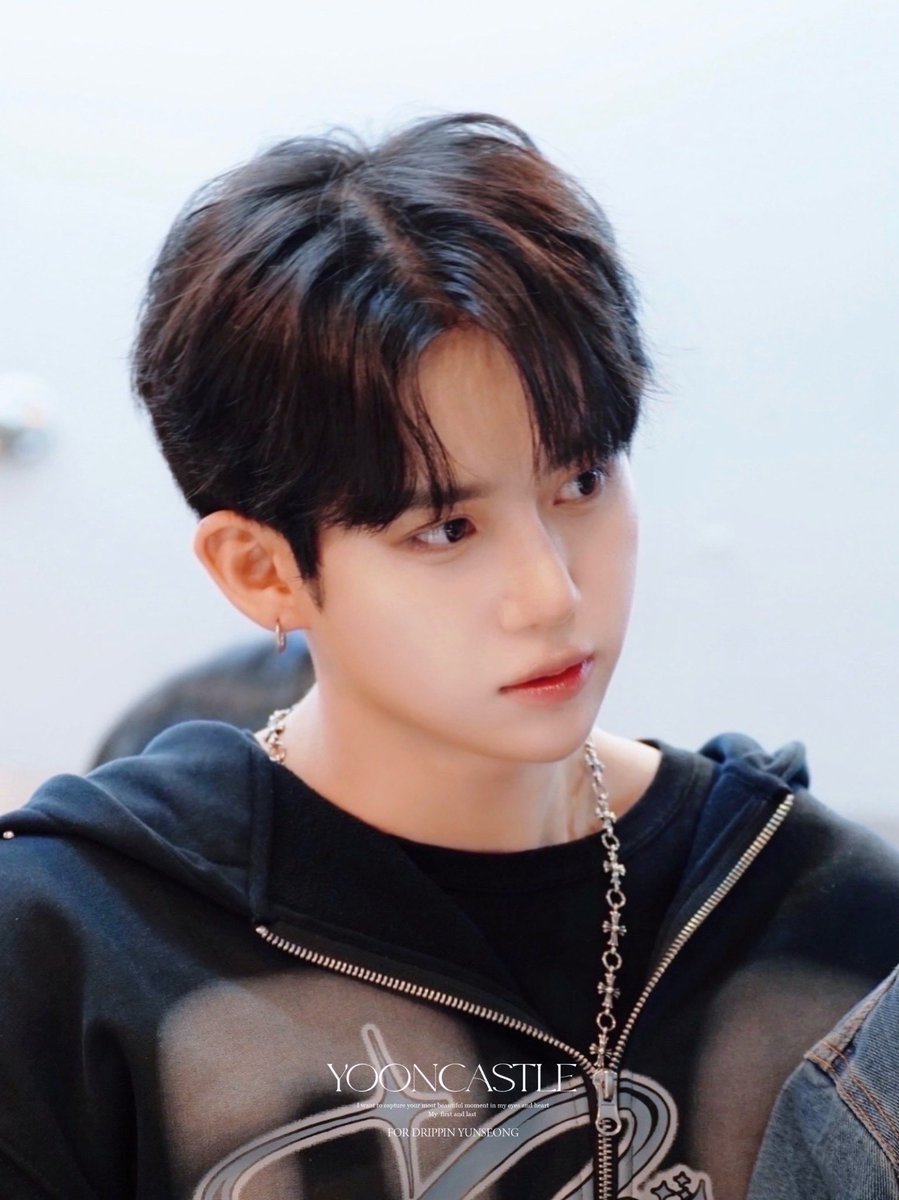 yooncastle1030's tweet photo. #황윤성

241207 행복만하자..🫵🏻 https://t.co/dnsCbw4yGh