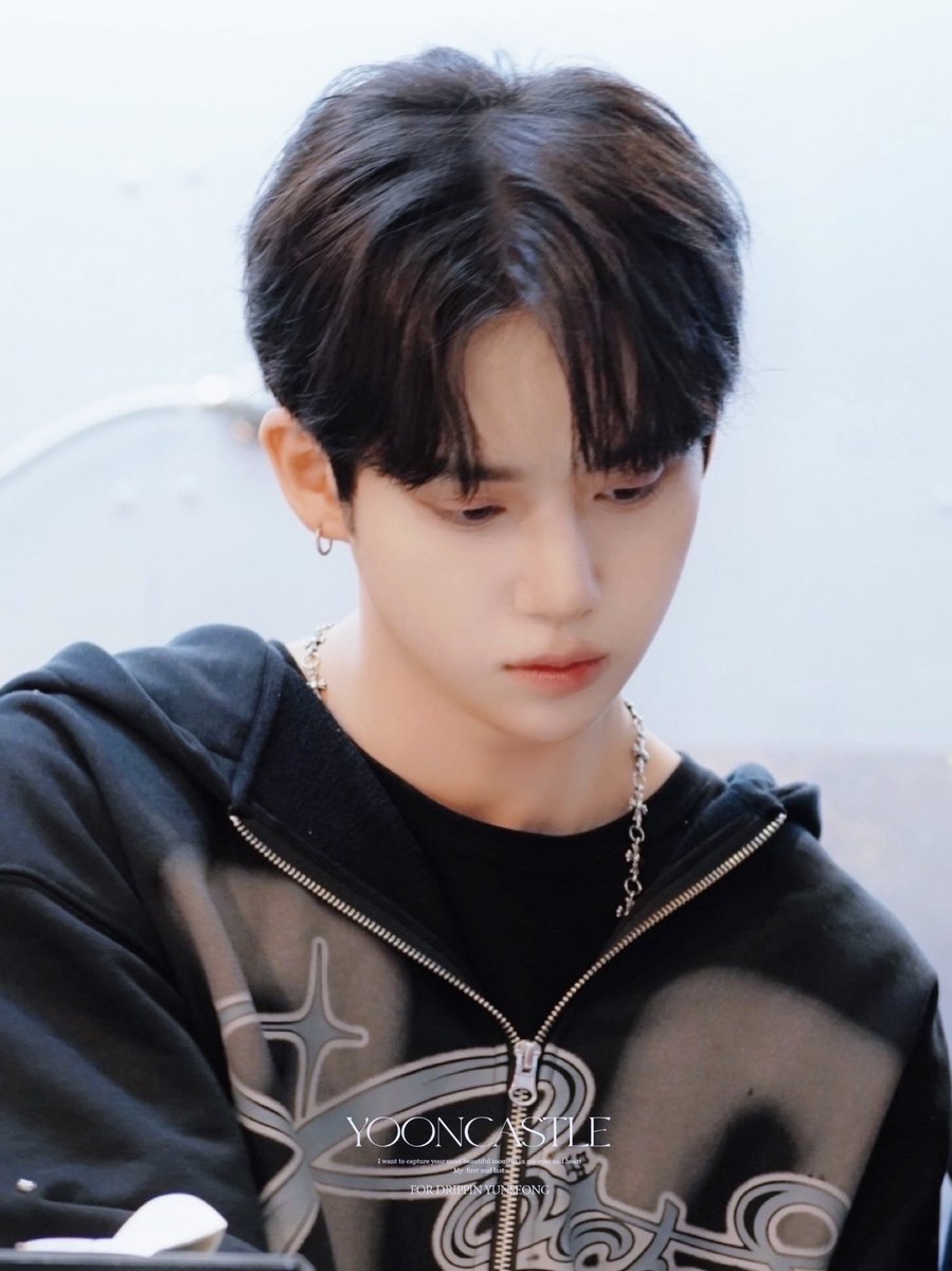 yooncastle1030's tweet photo. #황윤성

241207 행복만하자..🫵🏻 https://t.co/dnsCbw4yGh