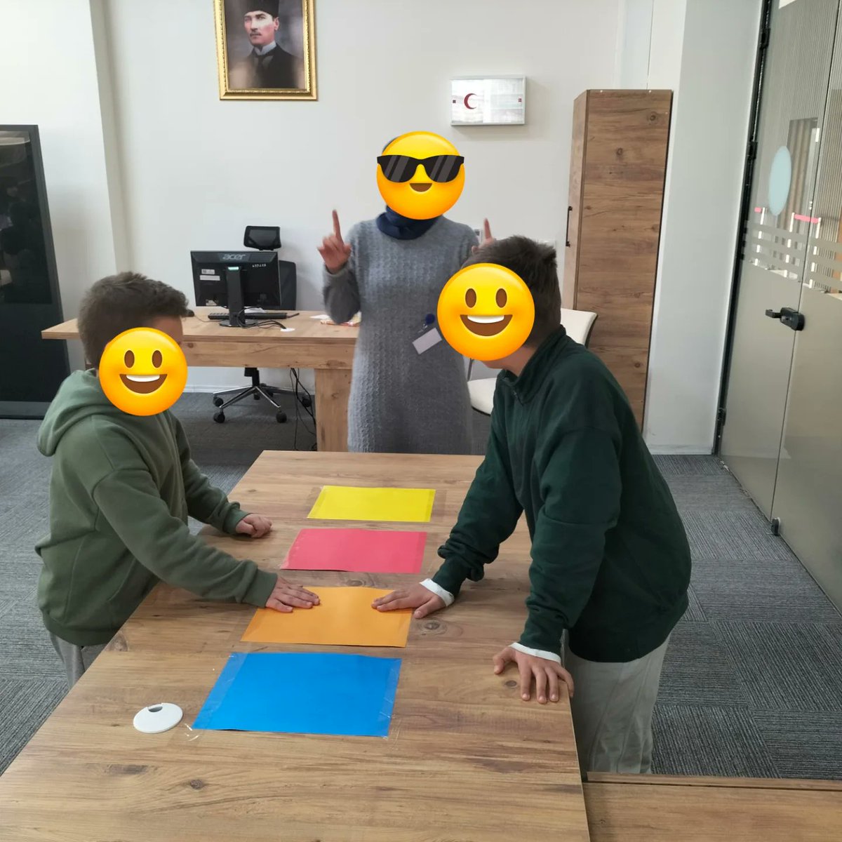 Hüsnü Özyeğin ilköğretim okulu öğrencileri ile kütüphanemizde "rengi bulamama" oyunu oynayıp kitap okuduk.
#etkinkutuphane