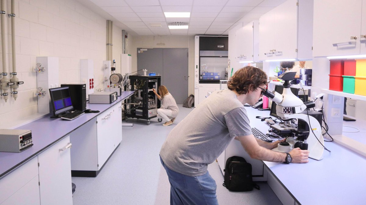 🌟Big day today with the opening of the new Energy Transition Joint Lab! 

👌A great initiative by <a href="/icmabCSIC/">icmabCSIC</a>, <a href="/ALBAsynchrotron/">Sincrotró ALBA💡</a> and <a href="/ITQ_UPVCSIC/">ITQ (UPV-CSIC)</a> in the framework of <a href="/PTI_TRANSENER/">PTI+ TRANSENER</a>. 

🔋A state-of-the-art laboratory to advance in green energy research.

👉indico.cells.es/event/1607/