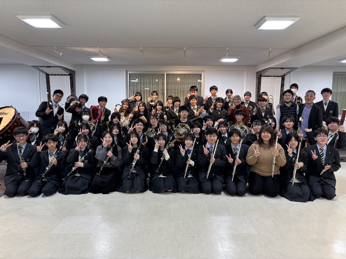 osuh_windband's tweet photo. 先日、12月22日に行われる、『クリスマスコンサート 2024』に向けて、大阪産業大学吹奏楽部の皆さんと合同練習を行いました🎷🎶 https://t.co/JquiD0YoF7