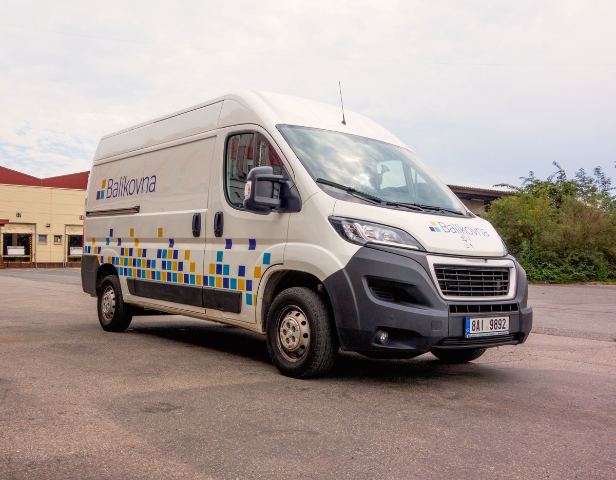 Ceska_posta_sp's tweet image. S výběrem strategického partnera Balíkovny pomůže České poště společnost Roklen.
Česká pošta pokračuje ve své transformaci, jejímž cílem je oddělit komerční služby od služeb veřejného zájmu. 
Více: ceskaposta.cz/-/s-vyberem-st…

#ceskaposta #balikovna #transformace