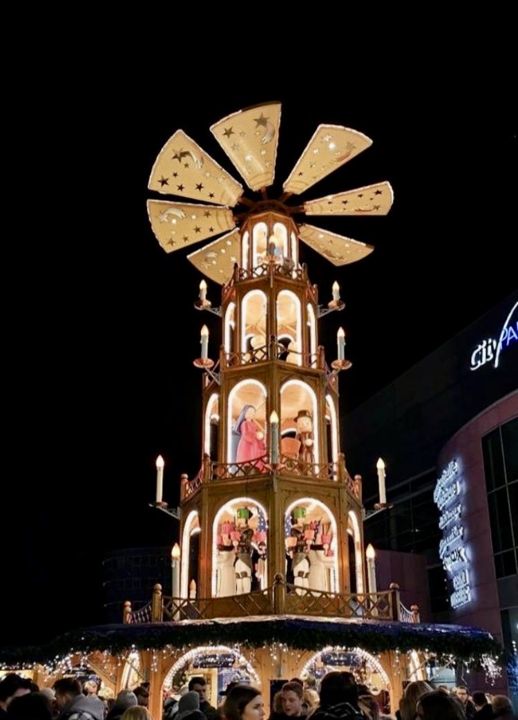 TanneryPoland's tweet image. Warm greetings from Dortmund with a touch of sheepskin coziness! 🐑✨

#TanneryPoland #AdamLeather #SheepskinStyle #Dortmund #NaturalComfort #WholesaleSheepskins

Warme Grüße aus Dortmund mit einem Hauch von Schaffell-Gemütlichkeit! 🐑✨

 #SchaffellStyle #NatürlicherKomfort