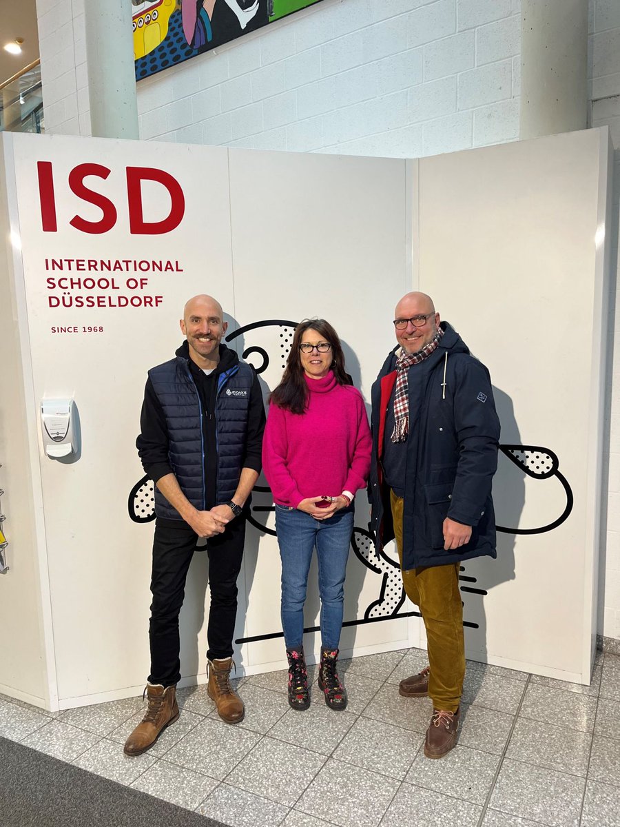 21OaksCapital's tweet image. Last Monday, our managing partners, @MichaelGeike  and Edgar Heimbach, attended another #blockchainworkshop ⛓️ at the International School of Düsseldorf. As they did last time, the 11th and 12th graders looked at this topic as part of their &quot;Digital Society&quot; class. 

Many thanks…