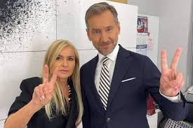 Urocze.... Kraśko potomek Zenona Kraśki wyjątkowo tępego komucha zastępcy Gomułki i Olejnik córcia pułkownika SB która dostała etat w radiowej trójce po wyrzuconych dziennikarzach w stanie wojennym. Kombatanci ruchu oporu.
Brakuje tylko styropianu.