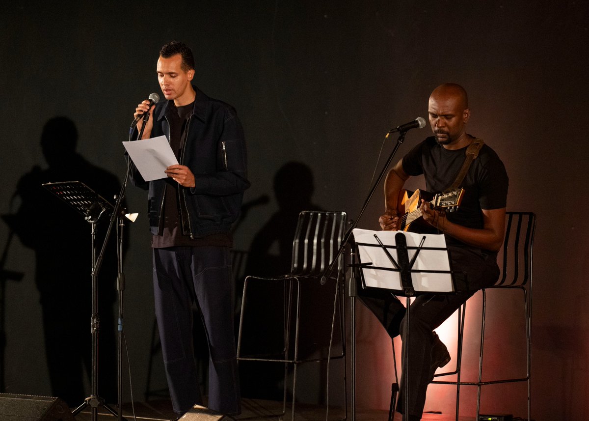 Kigali_Memorial's tweet photo. Hier soir, nous avons eu l’honneur d’accueillir une lecture musicale exceptionnelle du roman Jacaranda, lauréat du #PrixRenaudot2024, écrit et dirigé par son auteur @GaelFaye, accompagné par @KamanziSamuel, au @Kigali_Memorial . Cet événement a été organisé en collaboration avec @ambafrancerwa, @IF_Rwanda, @RwandaYouthArts, @Unity_MemoryRw et @Aegis_Trust.