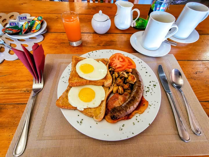 RosendalGH1's tweet image. Enjoy a delicious breakfast each morning at our guesthouse! 
📍: 16 Melina St, Rosendal, Cape Town, South Africa
📞: +27 21 910 0809
📩:  info@rosendalguesthouse.com
🌐: rosendalguesthouse.com
 #DeliciousBreakfast #BreakfastIncluded