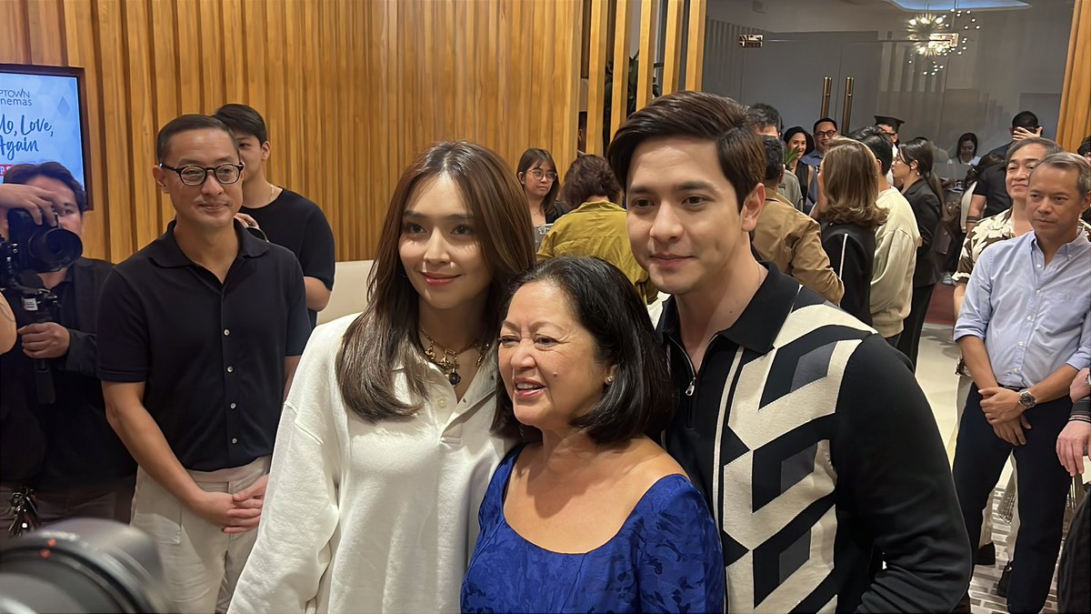 ABSCBNNews's tweet photo. LOOK: VIP screening of "Hello, Love, Again" with lead stars Kathryn Bernardo and Alden Richards. VIP guests include First Lady Liza Araneta-Marcos, Senators Francis Escudero, Pia and Alan Peter Cayetano, Grace Poe, Taguig City Mayor Lani Cayetano, and ABS-CBN and GMA executives. | via @mjfelipe