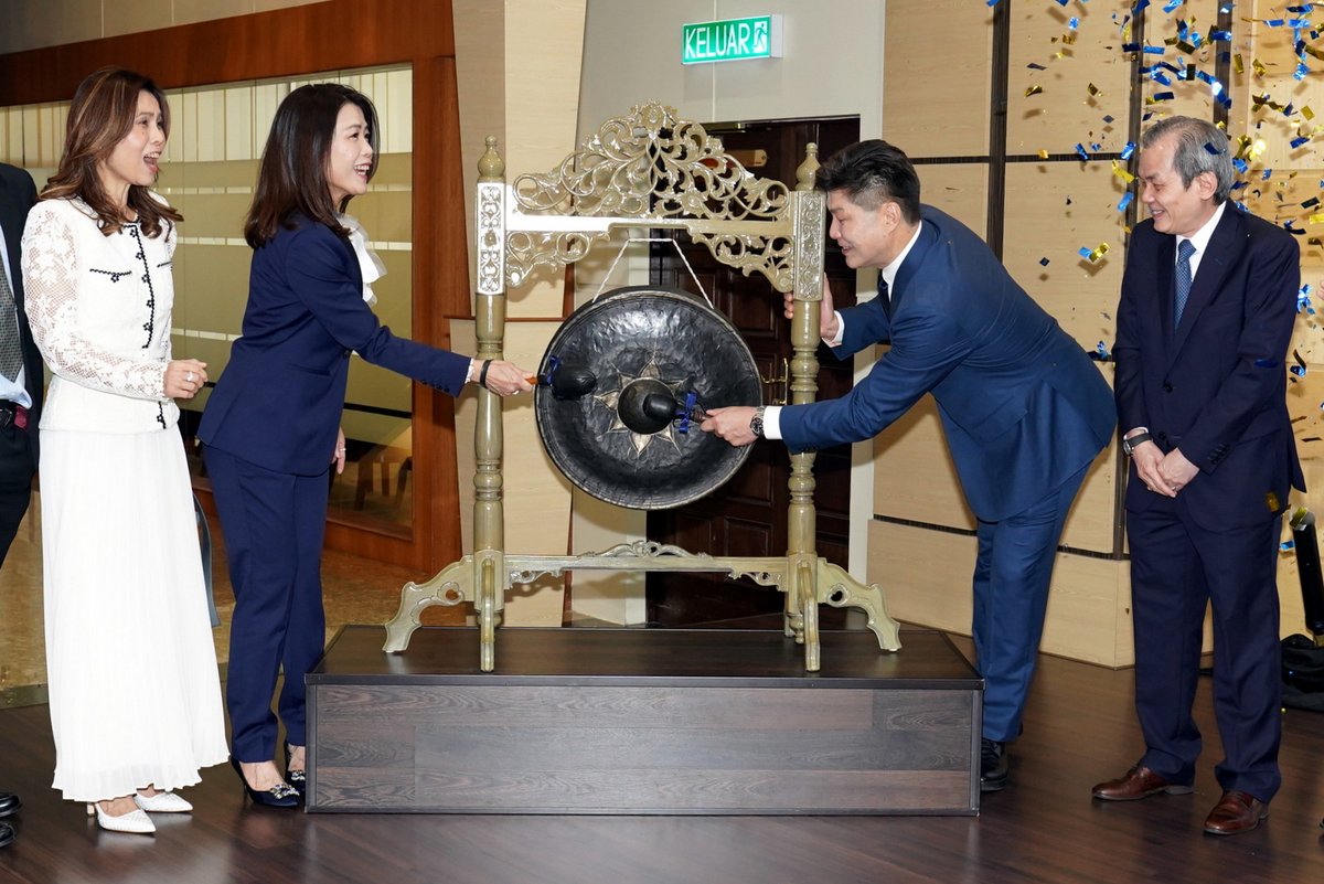 BursaMalaysia's tweet photo. Congratulations to Hydropipes Berhad on its successful listing on the #LEAPMarket of #BursaMalaysia today! Their debut opening rose to RM0.260 over the IPO price of RM0.25 per share.๐๐
Established for over 3 decades, Hydropipes has grown into a reputable pipe manufacturer. The Group delivers high-quality products and solutions, meeting the demands of the water pipes industry. Hydropipesโ reputation for reliability, innovation and technical expertise has been key to its success, making the Group a trusted partner in developing Malaysiaโs water infrastructure.
We are excited to witness their continued growth, and we look forward to seeing more companies achieve this prestigious milestone through the Exchange!
#BursaMalaysiaIPO