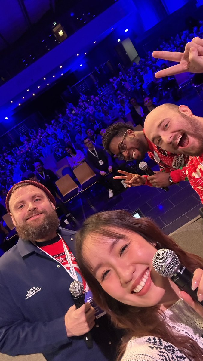 Santa(s) are coming to #ReactDayBerlin🫶🔥
<a href="/chatterboxCoder/">Nathaniel Okenwa</a> @_phzn <a href="/jevakallio/">Jani Eväkallio</a>