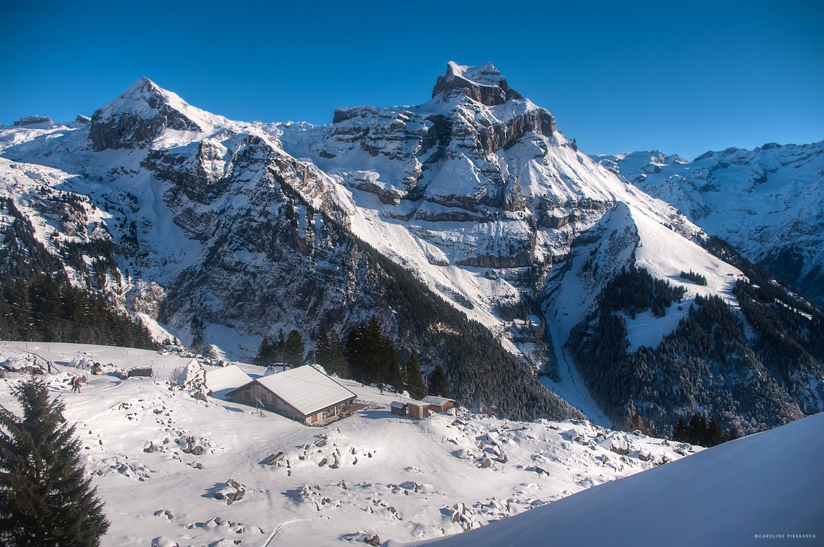 juiz_nidwalden's tweet photo. Geniesse eine Winterwanderung auf dem Brunni oder eine Schlittenfahrt 🛷 von Brunnihütte-Ristis. ☀️
Die Skipiste Brunnihütte-Ristis ist offen und ab morgen auch der Klostermatte Bügellift. ⛷️
ℹ️✅ https://t.co/2NwzVARqI9
#Engelberg #tellpass #Switzerland https://t.co/RD0ftI1L0l