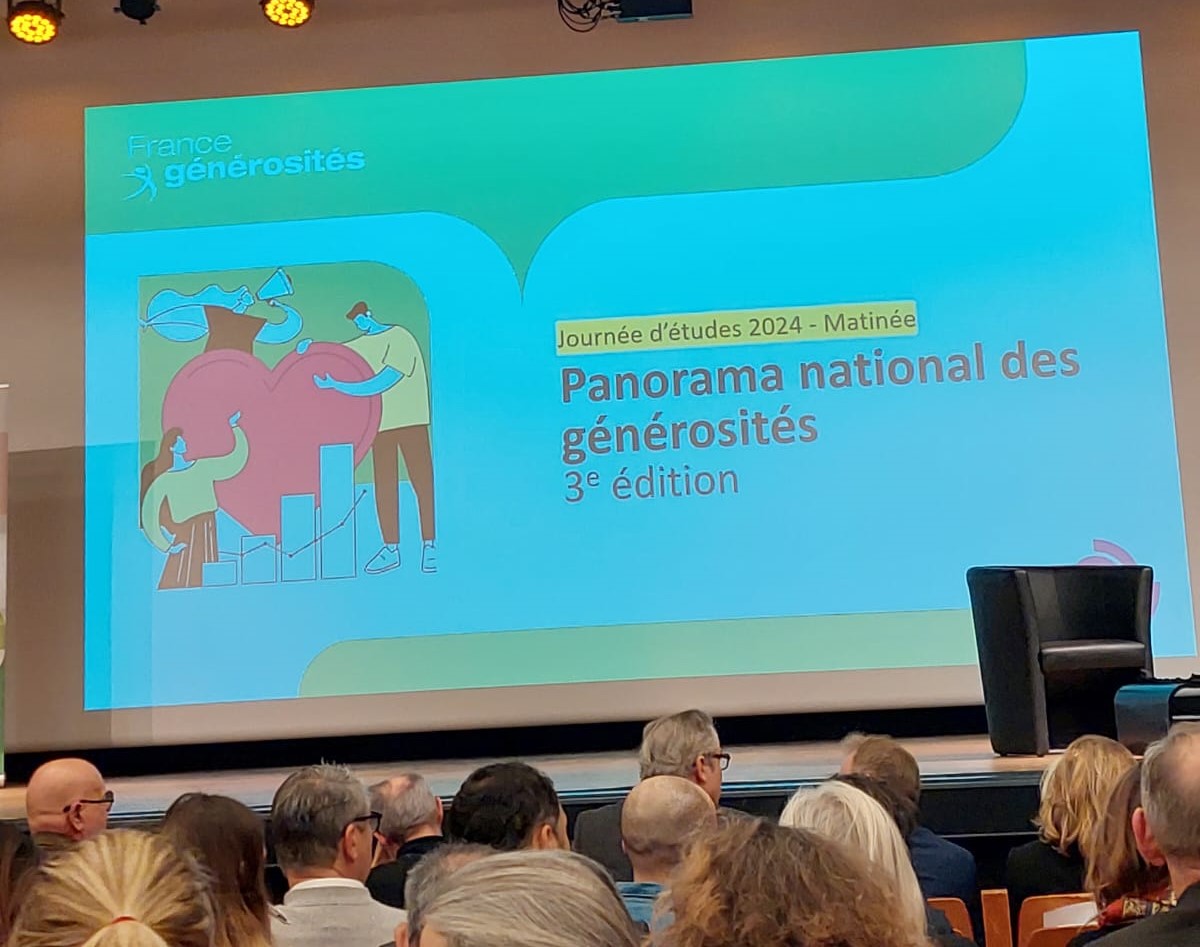 Fondationfrance's tweet photo. Aujourd’hui sort la nouvelle édition du Panorama des #Générosités, la seule étude dressant un état des lieux, tous les 3 ans, de la générosité des particuliers et du mécénat des entreprises.

Suivez en direct sa restitution 👇 https://t.co/7sYsmeA4en