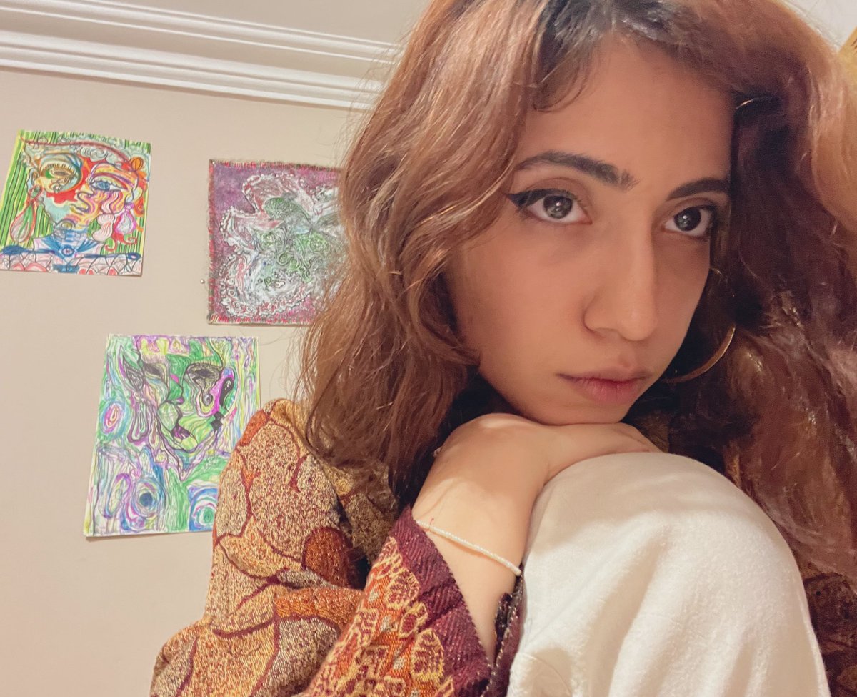 Gm gm lovely fam ✨

Got a little something in the works... 
Do you prefer minimalist or detailed art? Help me decide what direction to take!