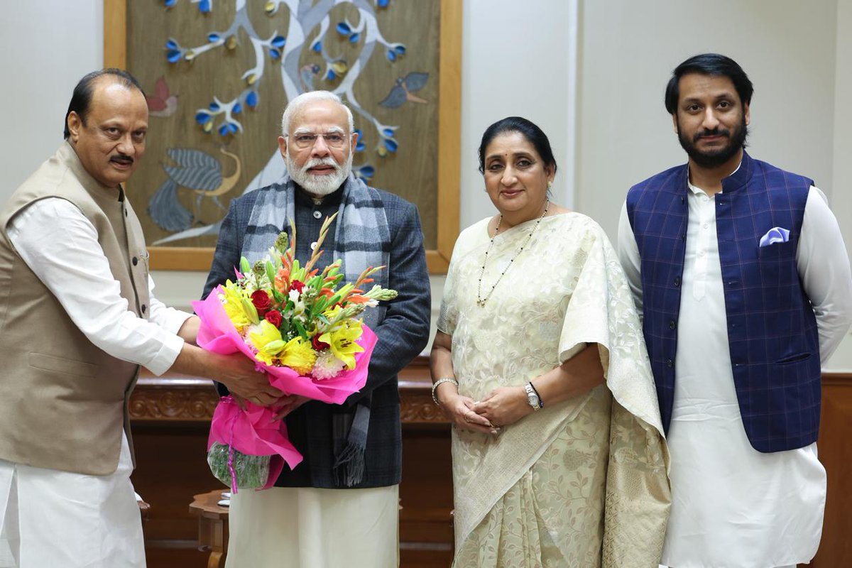 parthajitpawar's tweet photo. देशाचे पंतप्रधान मा. श्री. नरेंद्रजी मोदी यांची राष्ट्रवादी काँग्रेस पक्षाचे राष्ट्रीय अध्यक्ष व महाराष्ट्राचे उपमुख्यमंत्री मा. श्री. अजितदादा पवार आणि राज्यसभा खासदार सौ. सुन��त्राताई पवार समवेत भेट घेतली. यावेळी मा. मोदी साहेबांना महाराष्ट्र विधानसभा निवडणुकीतील महायुतीच्या अभूतपूर्व यशाबद्दल शुभेच्छा दिल्या.

@NarendraModi @AjitPawarSpeaks 
@SunetraA_Pawar