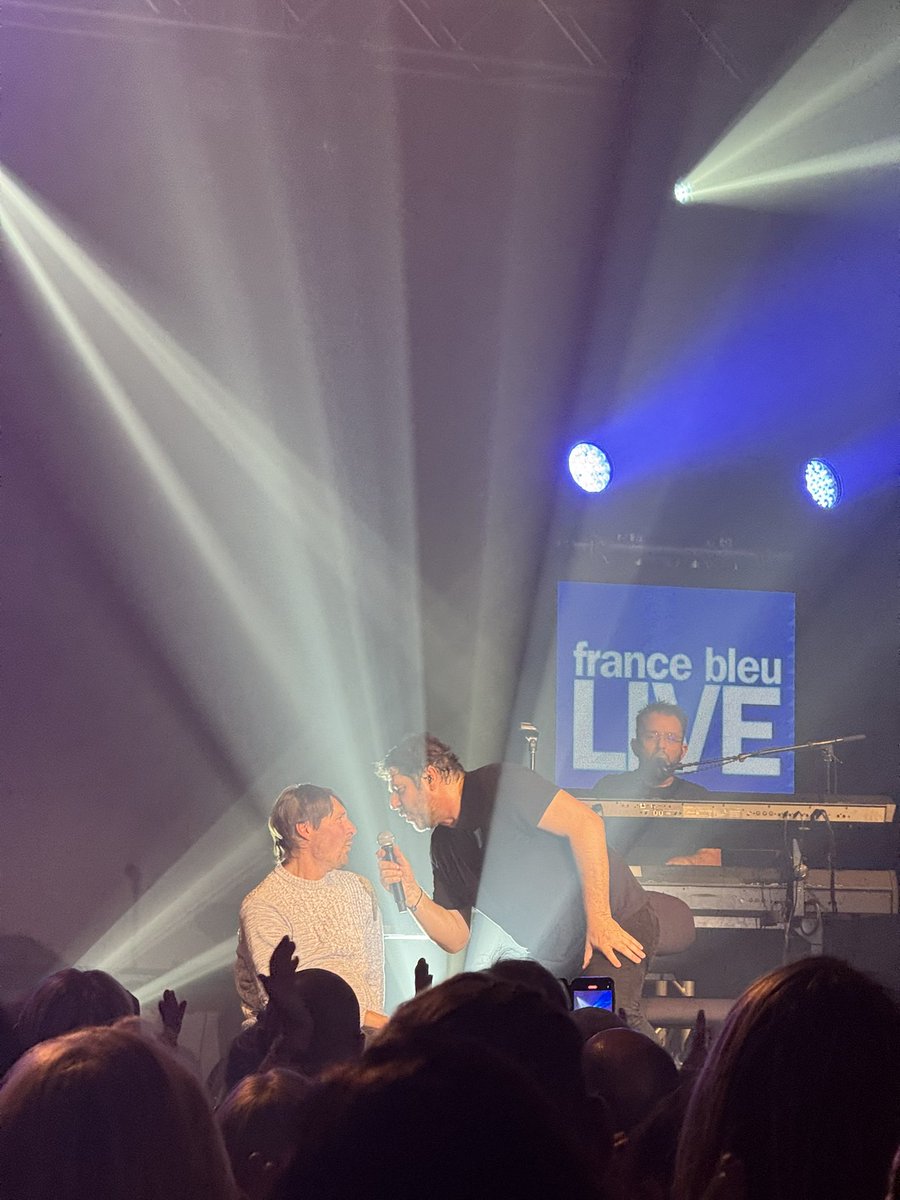 Retour sur le France Bleu LIVE de Patrick Fiori 🎤🎶
Une soirée extraordinaire s’est déroulée ce jeudi 12 décembre sur notre village station ! 

RDV ce vendredi 13 décembre pour le France Bleu Live de Chimène Badi 🎵