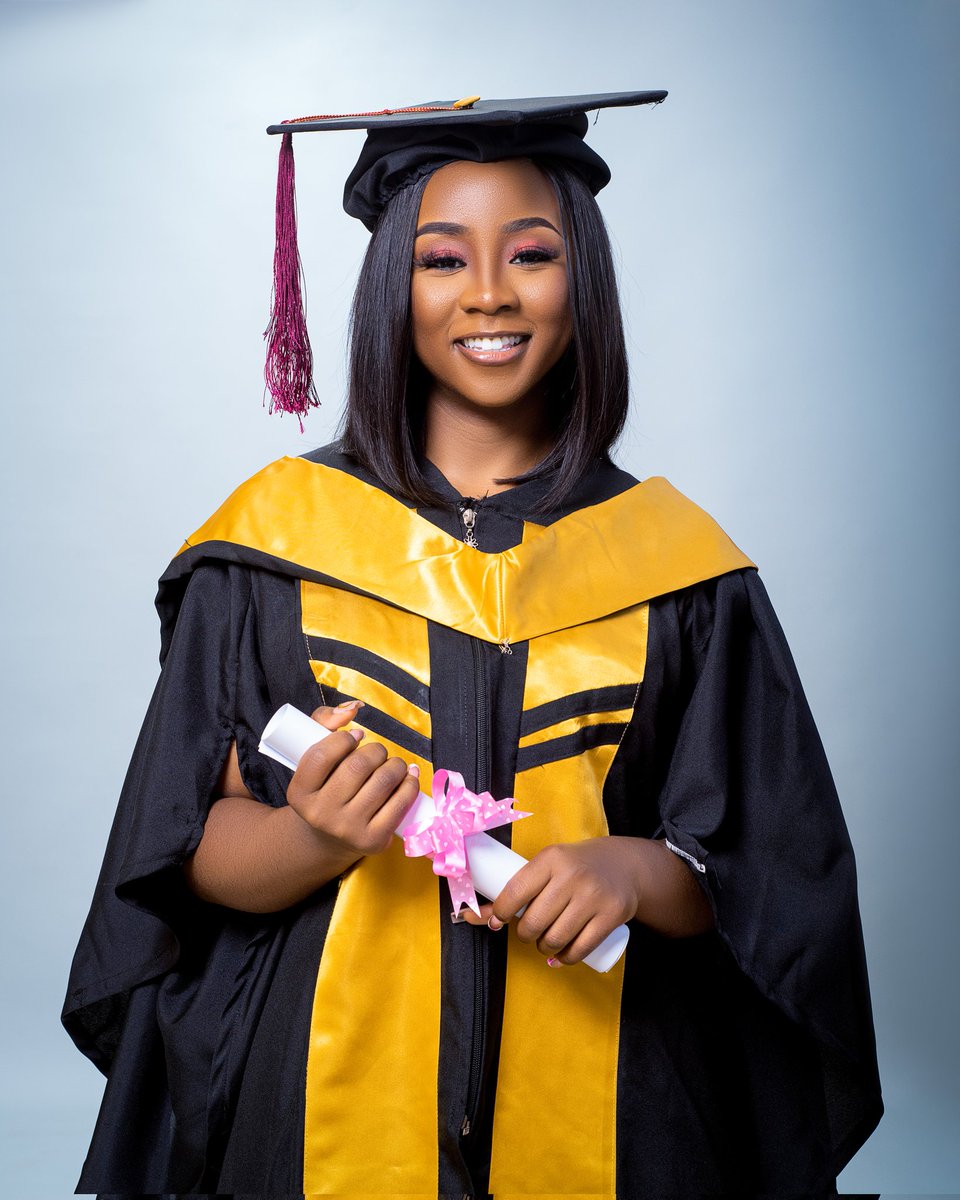 bkstudios237's tweet photo. She believed that she could, so she DID๐๐ฏ๐ธ
#graduation #graduationceremony #Bkstudios237 https://t.co/UHq7yqqrtX