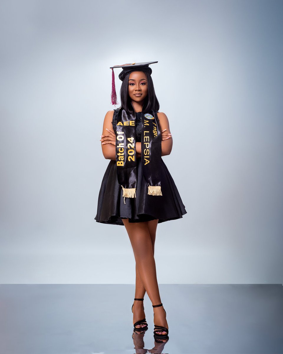 bkstudios237's tweet photo. She believed that she could, so she DID๐๐ฏ๐ธ
#graduation #graduationceremony #Bkstudios237 https://t.co/UHq7yqqrtX