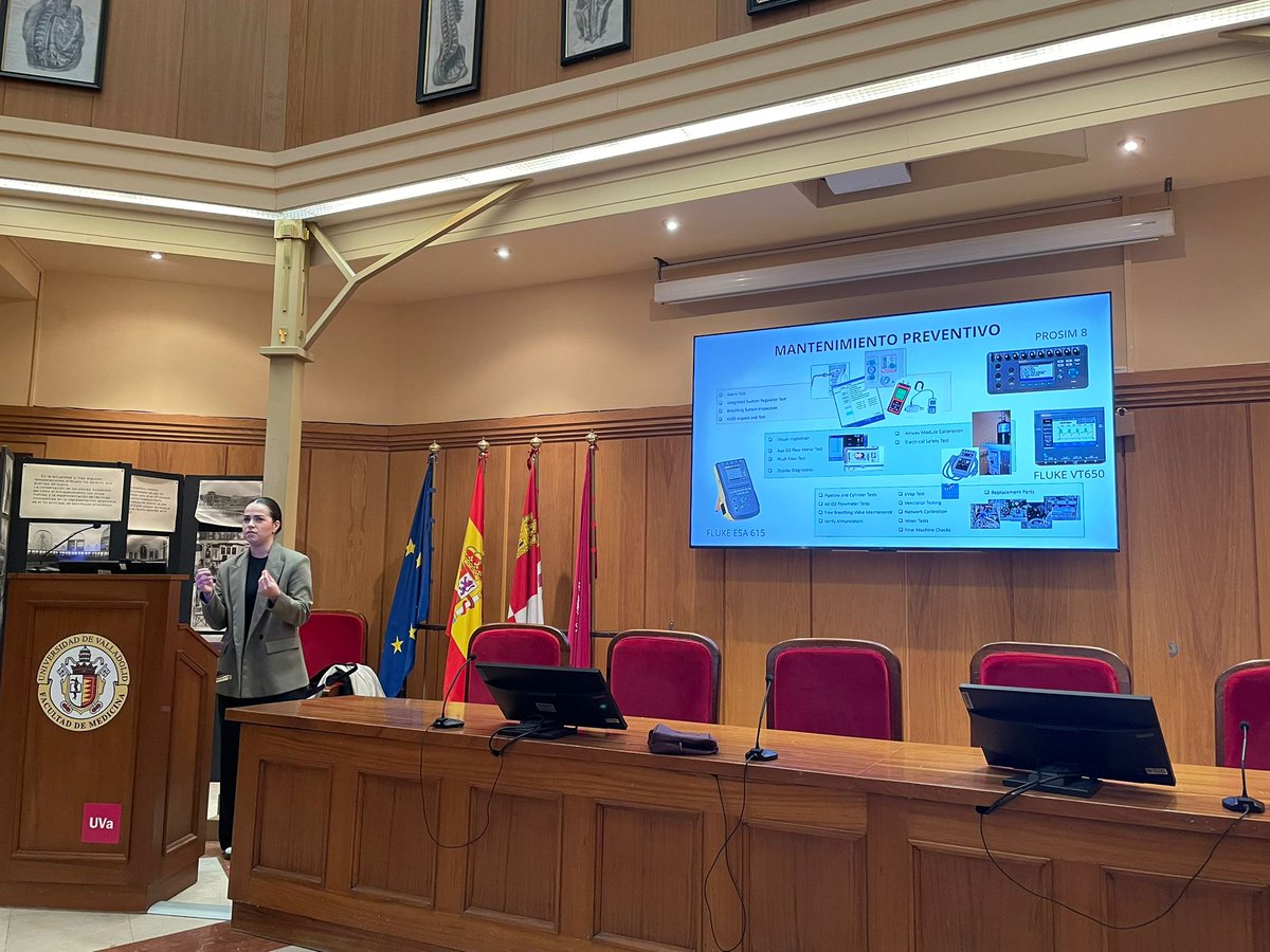 Ayer, en la asignatura de IIB del grado en #IngenieríaBiomédica, vinieron Juan Carlos Antony y  Ruth Zamora (egresada nuestra), de GE Healthcare, a presentar a los estudiantes las posibilidades de los ingenieros biomédicos en la empresa.